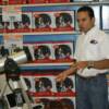 Nuestro miembro Gustavo Sánchez ofreciendo una charla sobre Telescopios en Walmart de Isabela.