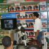 Nuestro miembro Gustavo Sánchez ofreciendo una charla sobre Telescopios en Walmart de Isabela.